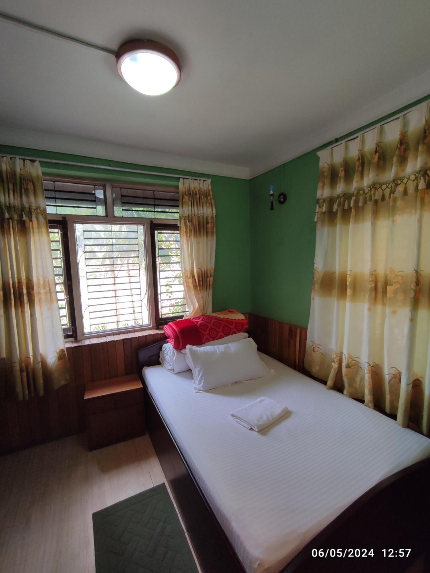 Hotel Mount Paradise Нагаркот Екстериор снимка