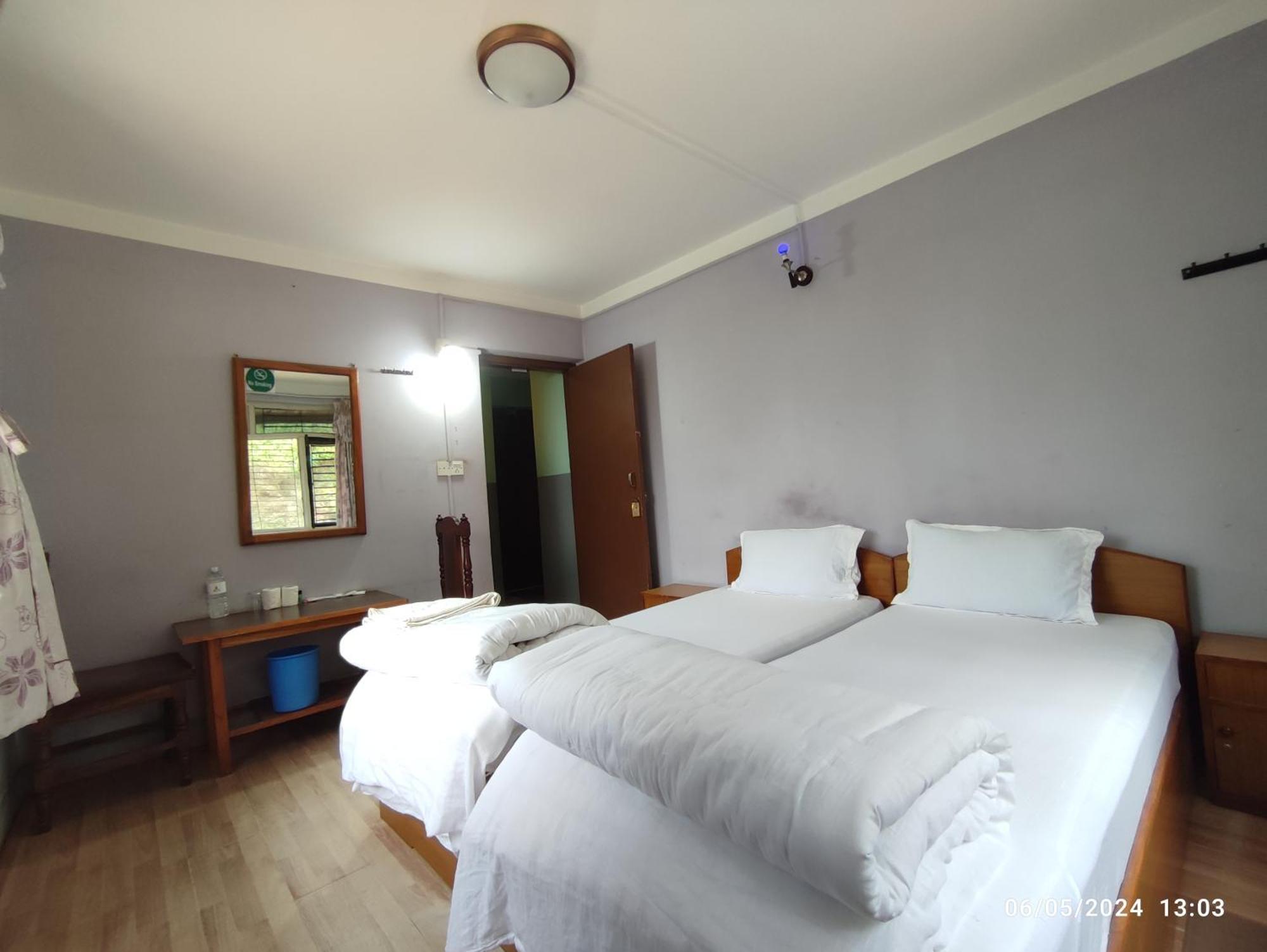 Hotel Mount Paradise Нагаркот Екстериор снимка
