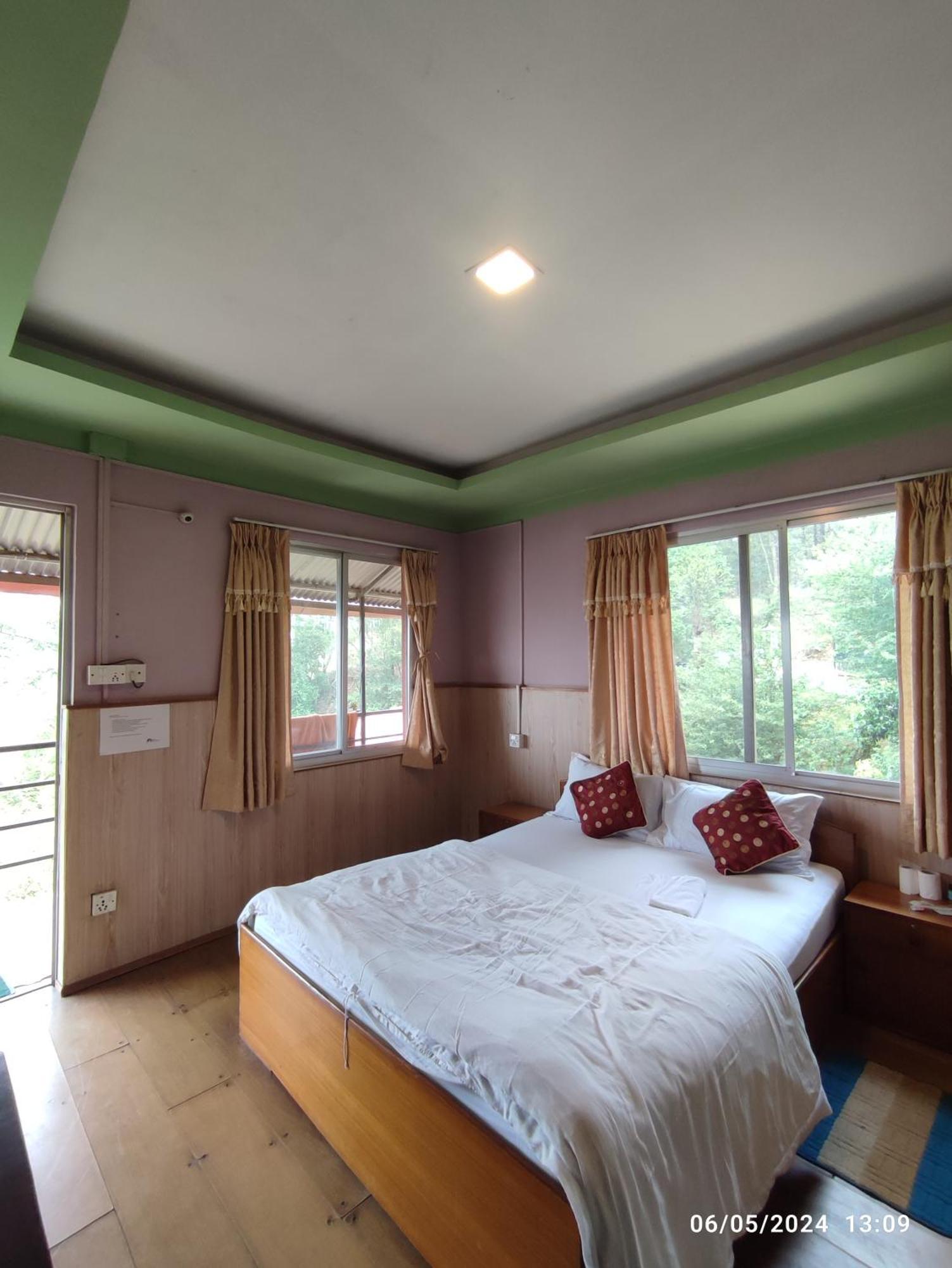 Hotel Mount Paradise Нагаркот Екстериор снимка