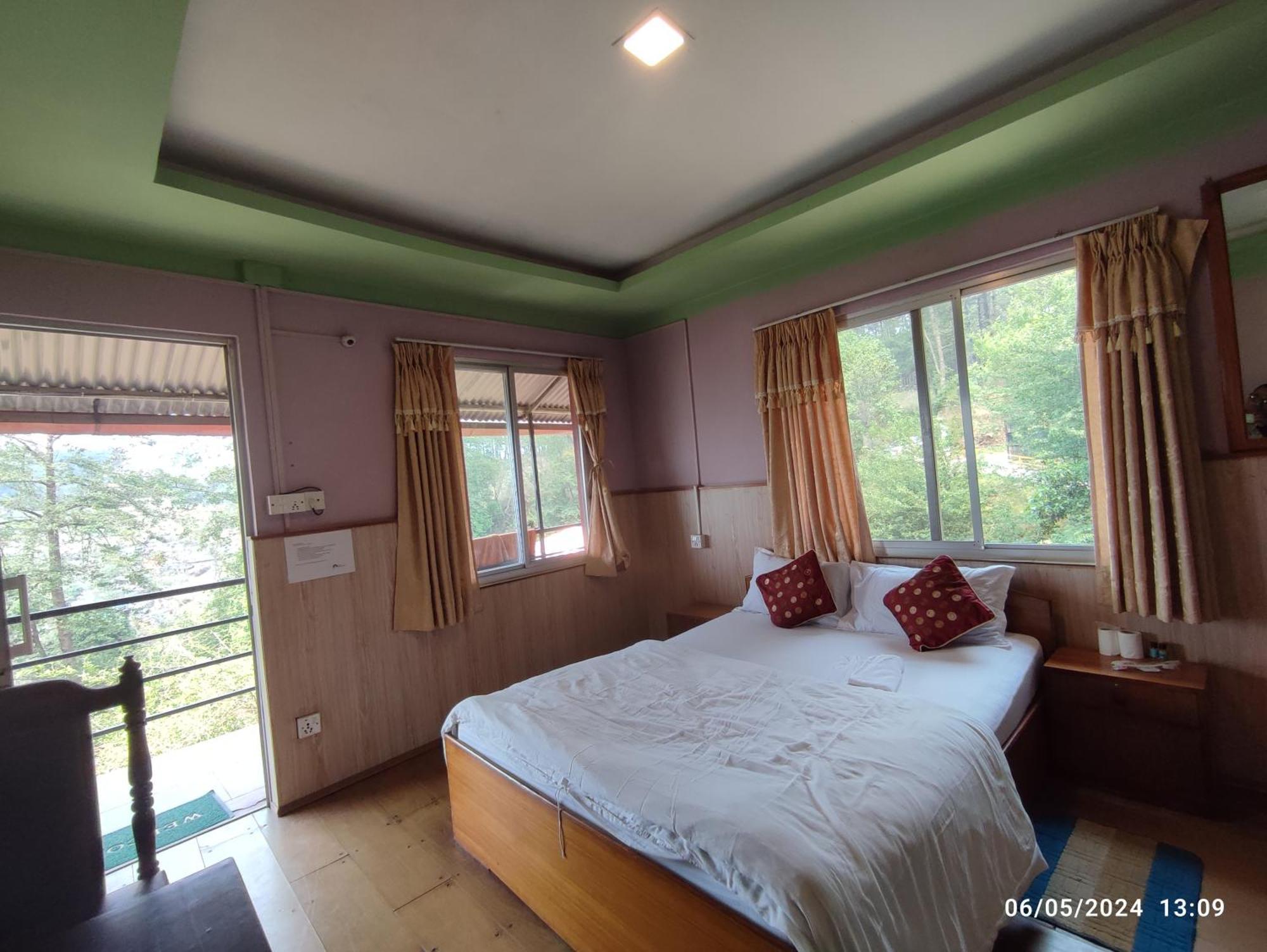 Hotel Mount Paradise Нагаркот Екстериор снимка