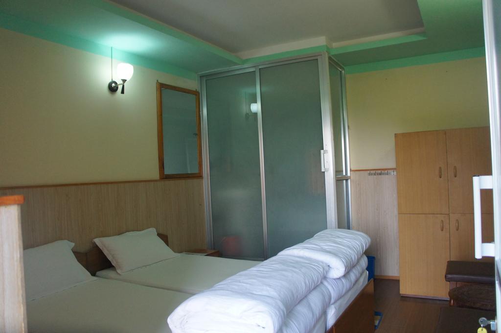 Hotel Mount Paradise Нагаркот Екстериор снимка