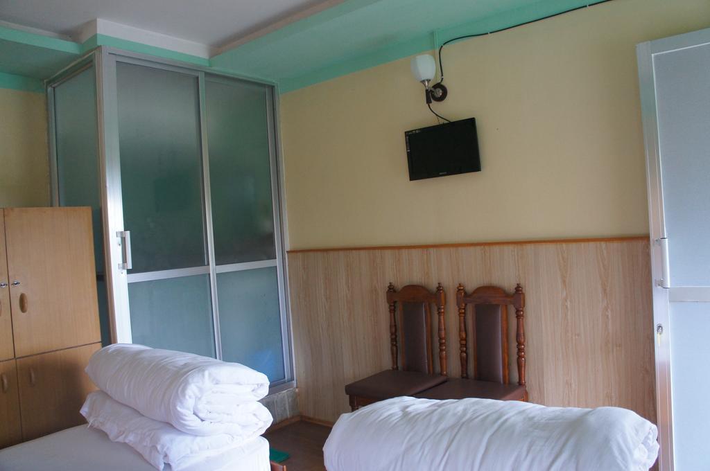 Hotel Mount Paradise Нагаркот Екстериор снимка