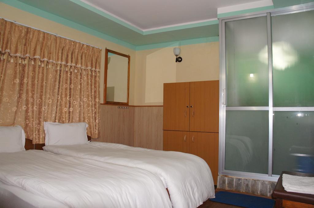 Hotel Mount Paradise Нагаркот Екстериор снимка